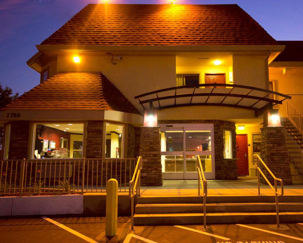 Quality Inn Elk Grove-Sacramento Exterior photo